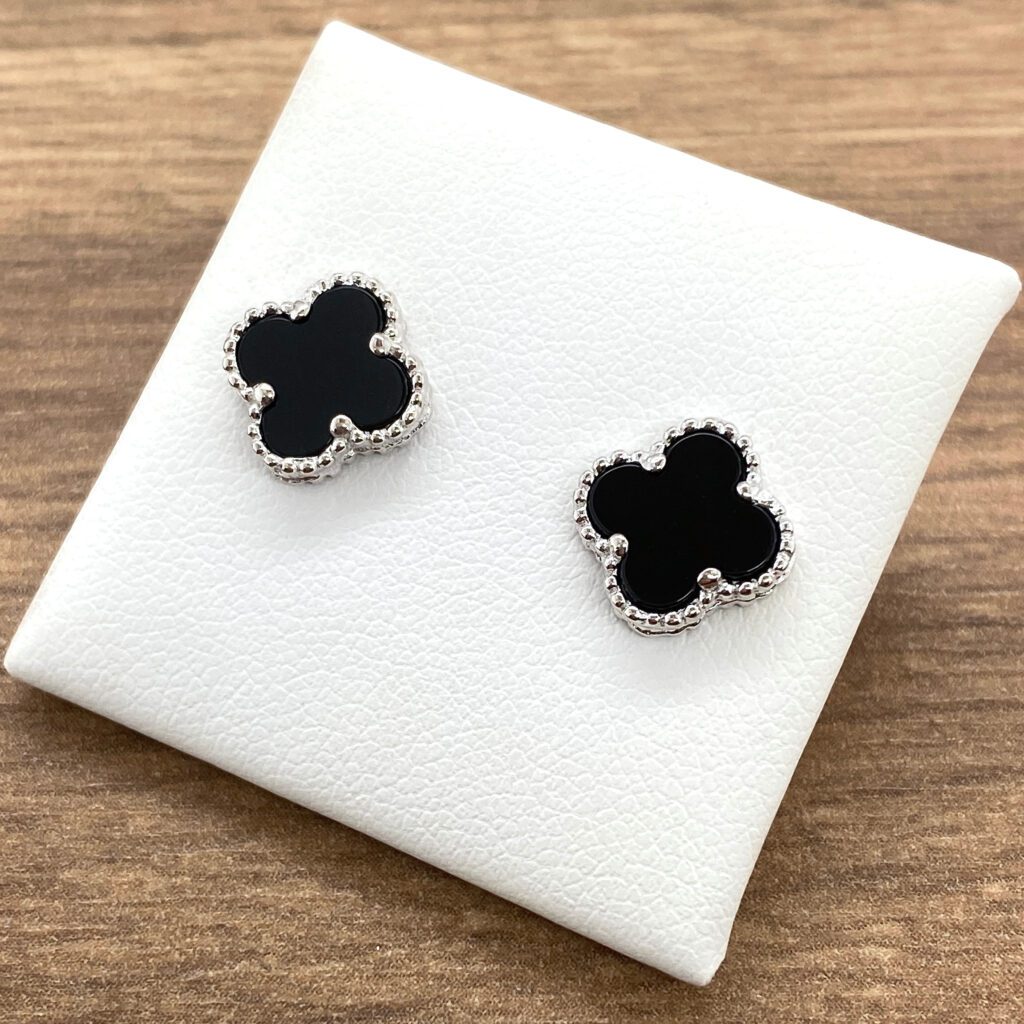 Black onyx clover stud earrings.