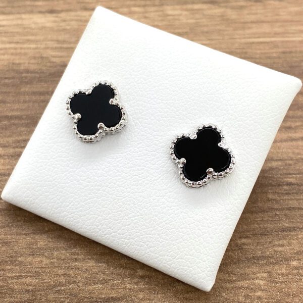 Black onyx clover stud earrings.