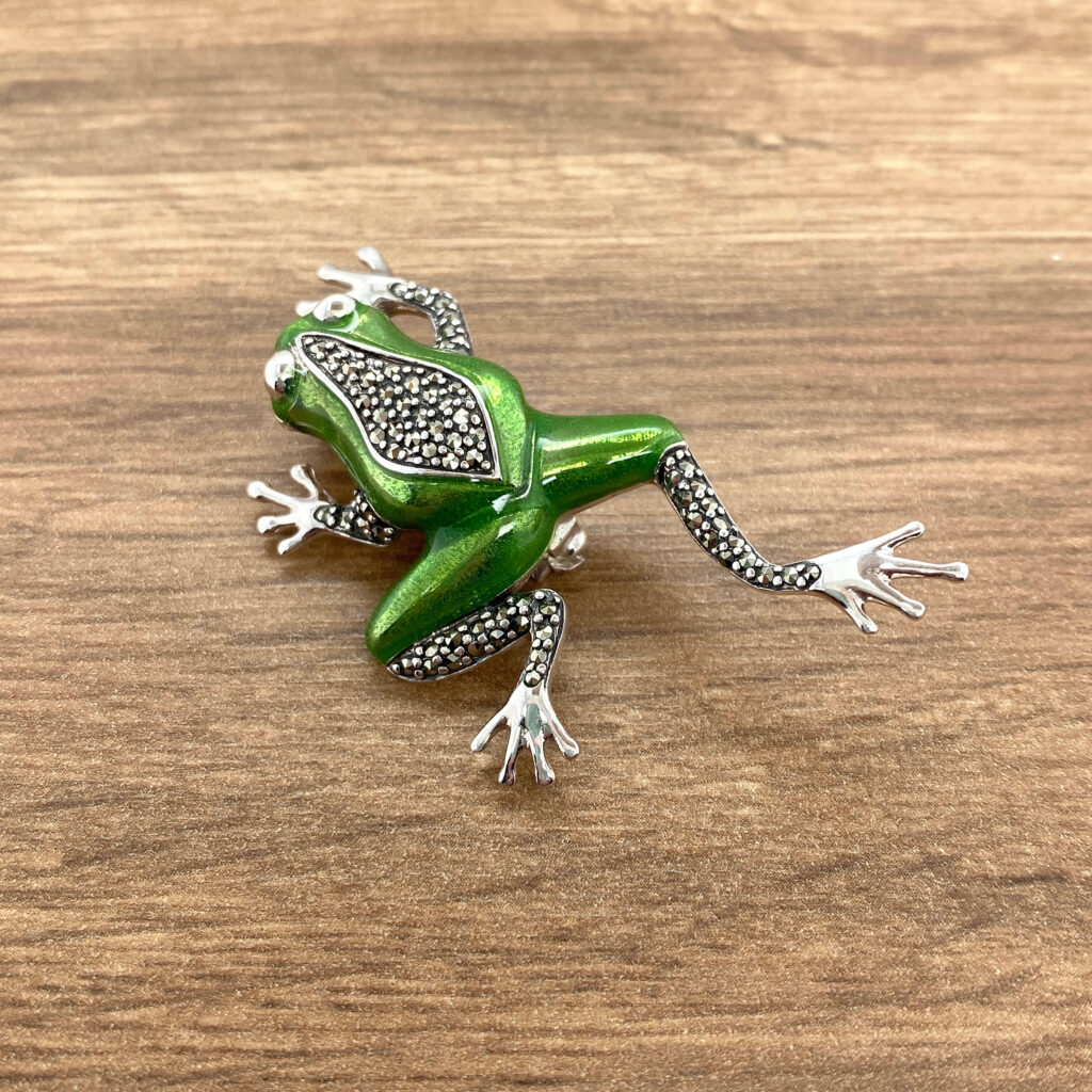 Green marcasite frog brooch pin.