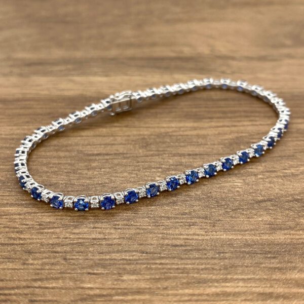 Elegant sapphire and diamond tennis bracelet.
