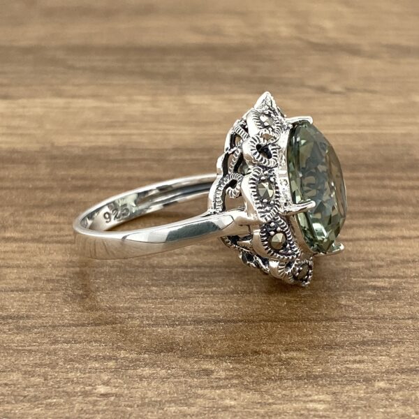Sterling silver green quartz marcasite ring.
