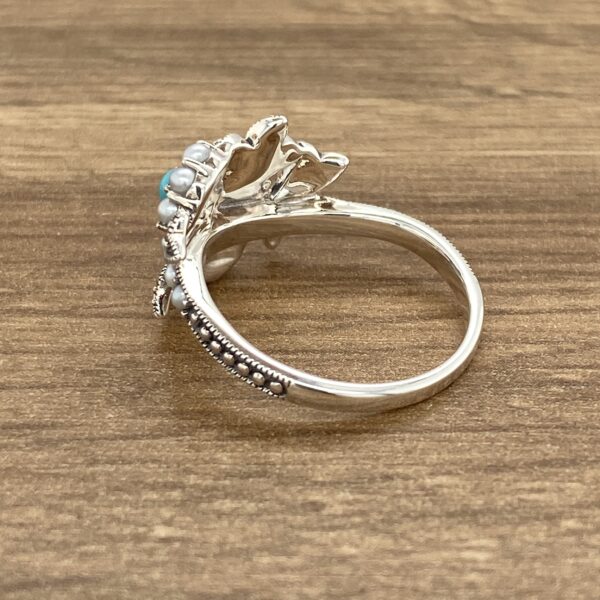 Silver ring with pearls and turquoise.