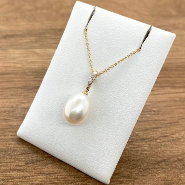 Elegant pearl and diamond pendant necklace.