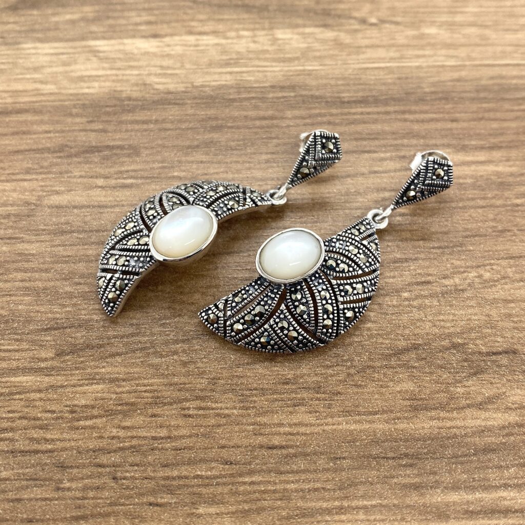 Marcasite and pearl drop earrings.