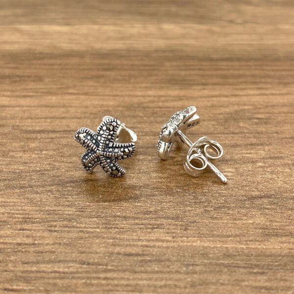 Silver starfish stud earrings.