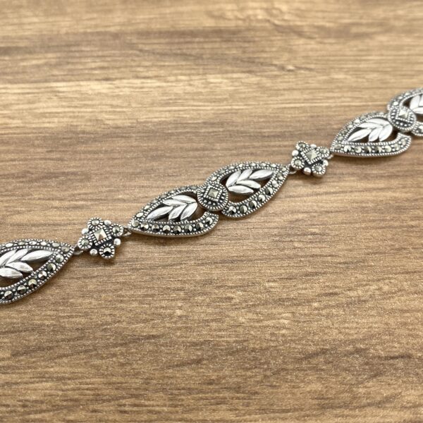 Elegant marcasite silver bracelet.