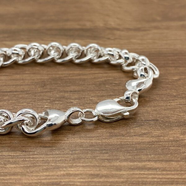 Silver curb chain bracelet.
