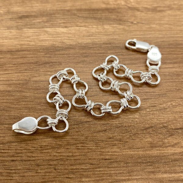 Silver chain bracelet with clasp.
