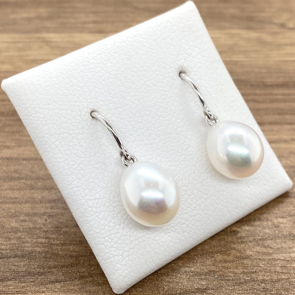 Elegant pearl drop earrings.