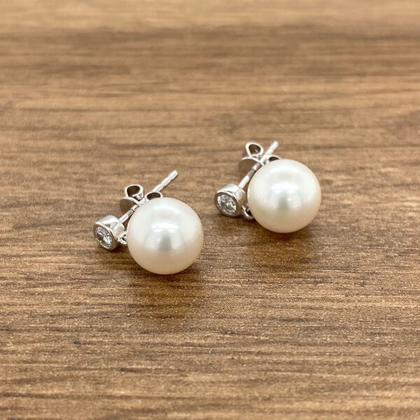 Elegant pearl and diamond earrings.