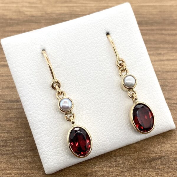 Garnet and pearl drop earrings.