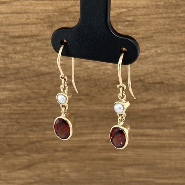 Garnet and pearl drop earrings.