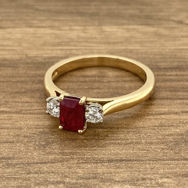 Gold ring with ruby and diamonds.