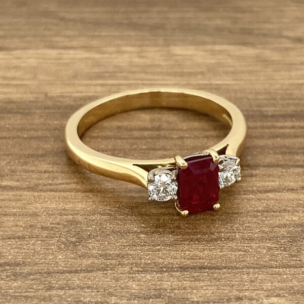 Gold ring with ruby and diamonds.