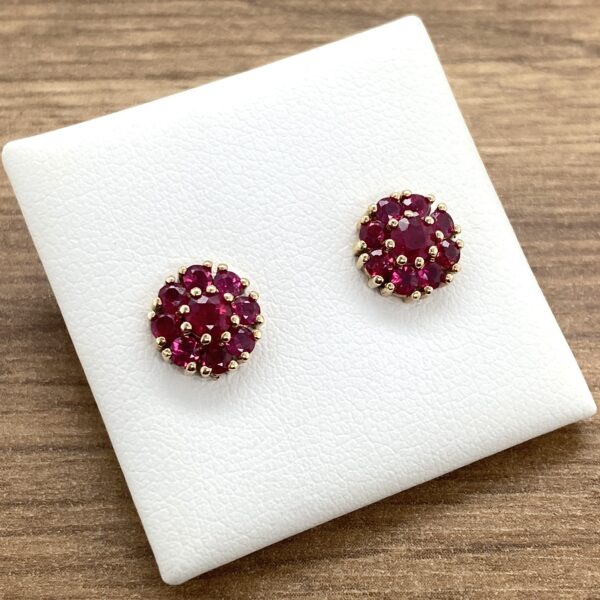 Ruby cluster stud earrings, gold.